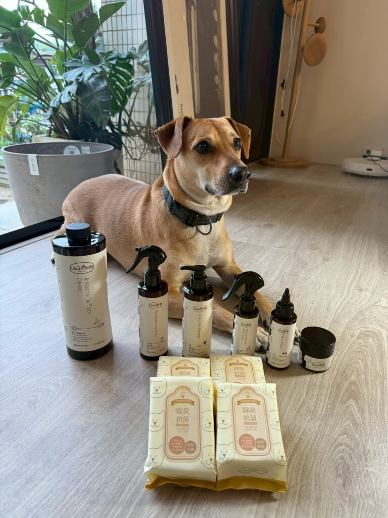 帶米咕出去最怕他直接給我滾草還滾的超臭，隨身攜帶這一瓶真的是福音🙂‍↕️